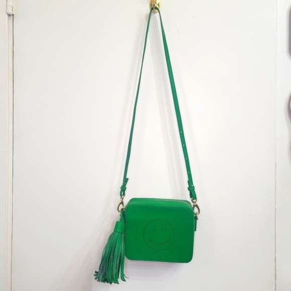 [NWOT] SMILEY FACE 😊 GREEN CAMERA BAG WITH TASSEL (from Korea)💚 - Picture 10 of 14